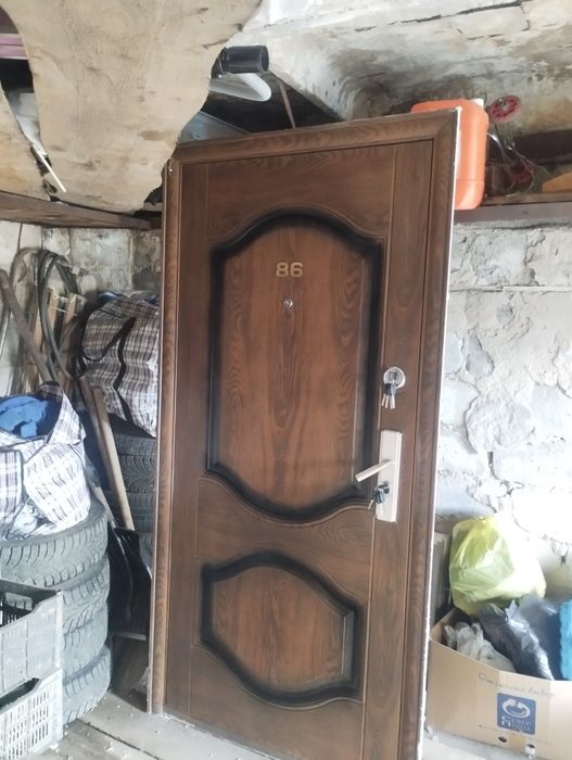 Продам входную дверь