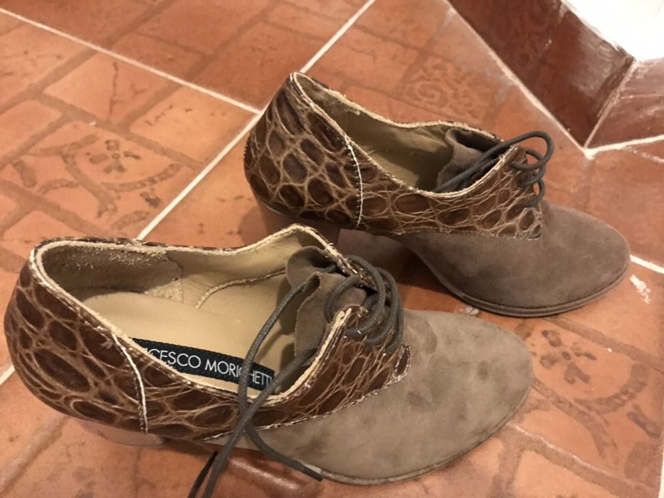 Vând ghete maro noi