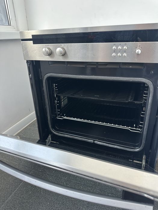 Духовка LG в отличном состоянии