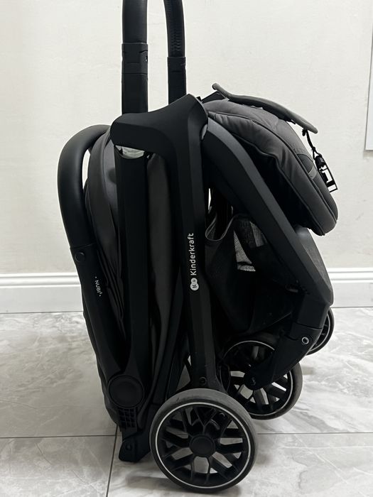 Детская прогулочная коляска