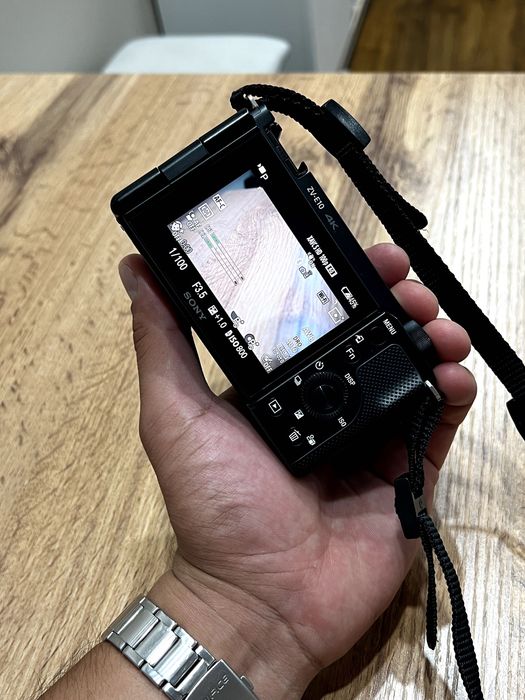 Sony ZV-E10 + петлички HollyLand