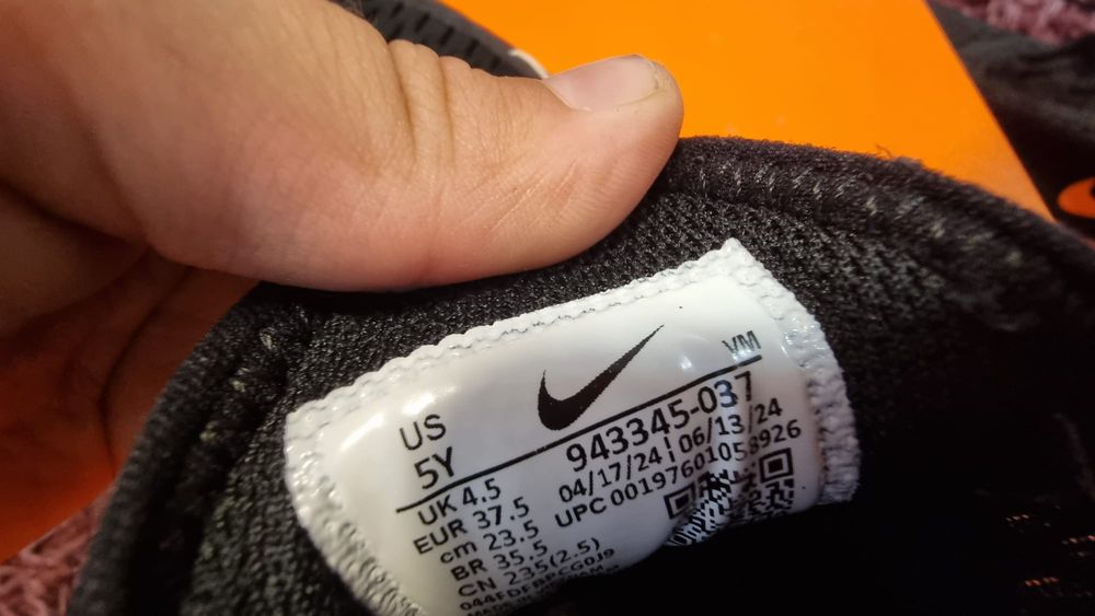 Air max 270 portocaliu marimea 37.5