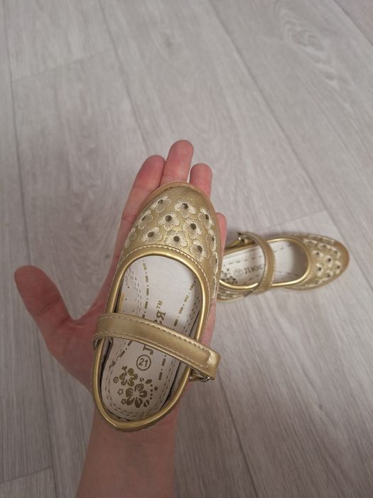 Продам туфельки 21