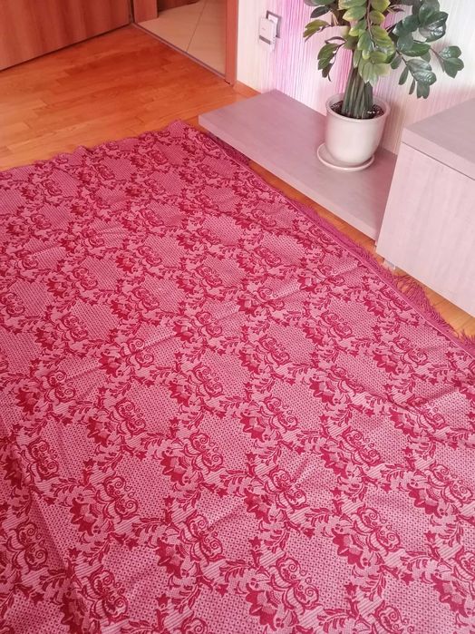 Покривки за легло и китеници.