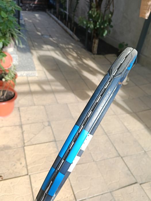Vând rachetă tenis in stare foarte buna