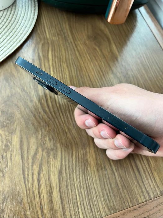 Iphone 13 Перфектен