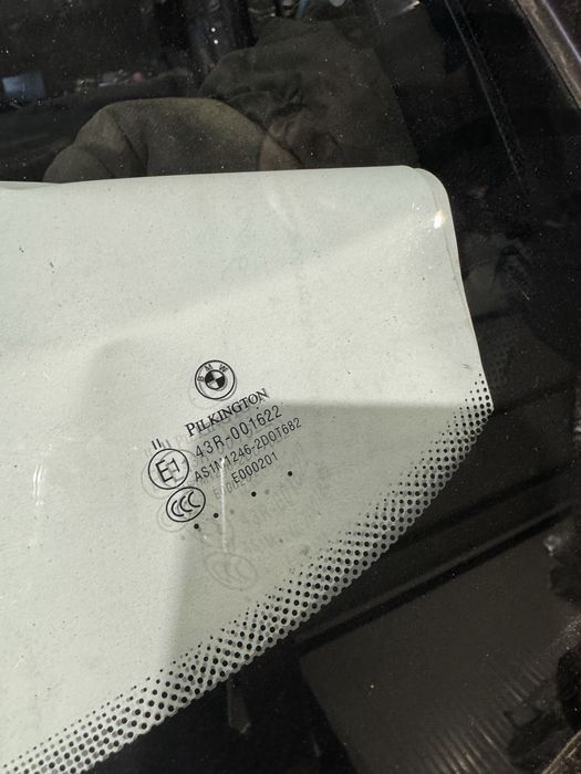 Предно стъкло хед ъп бмв ф10 ф11 head up bmw f10 f11 staklo