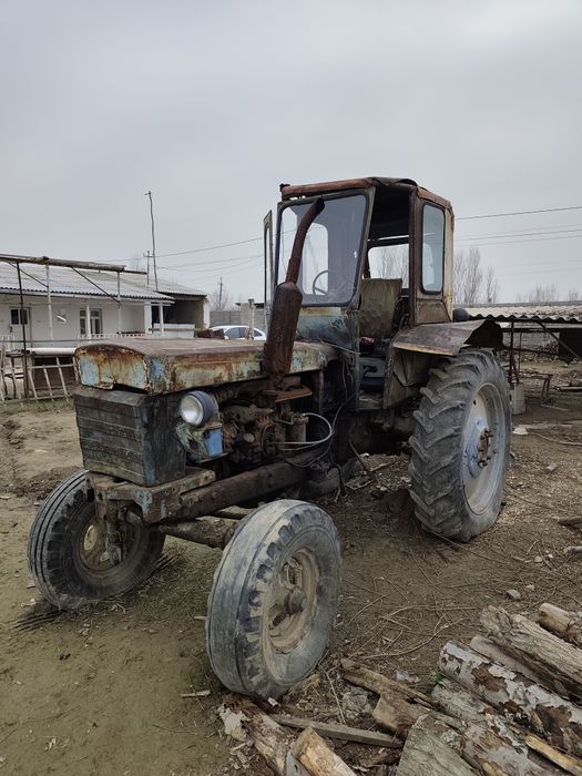 Трактор сотилади.