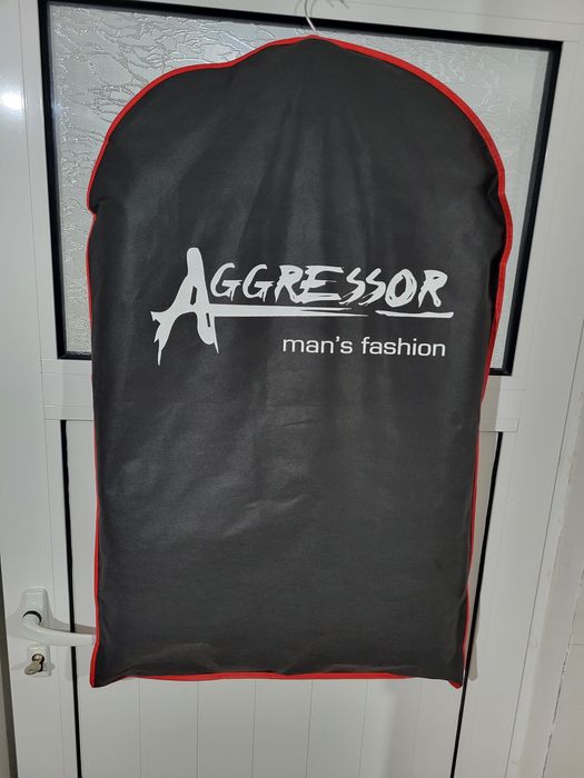 Продавам нов костюм комплект