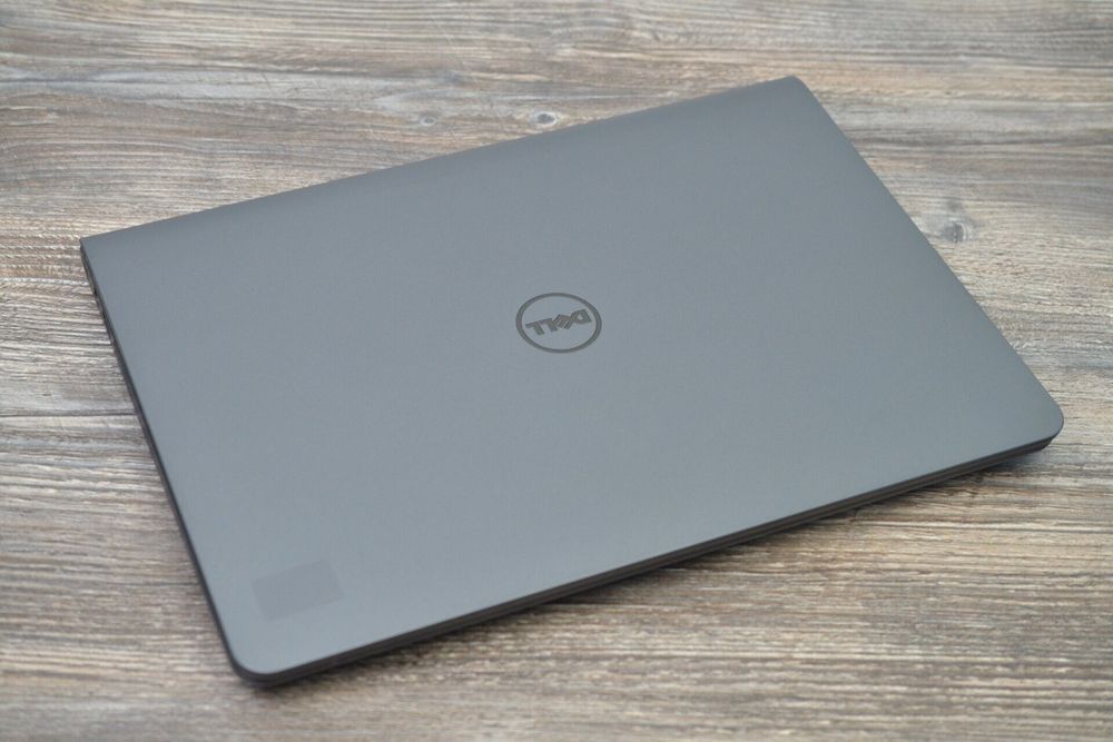 Dell. Yangi 1 qol .dakument karobka bor .aybi yoq usta kormagan .350 $