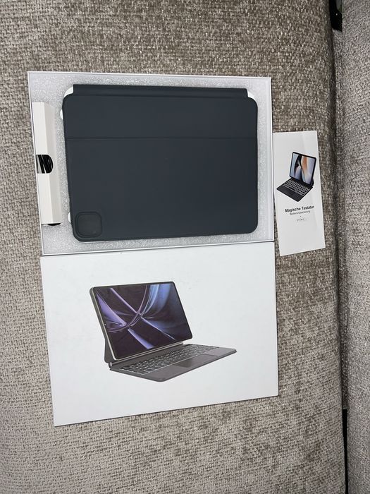 Tastatură Magic Keyboard RGB - iPad Pro 11 / Air 4 & 5