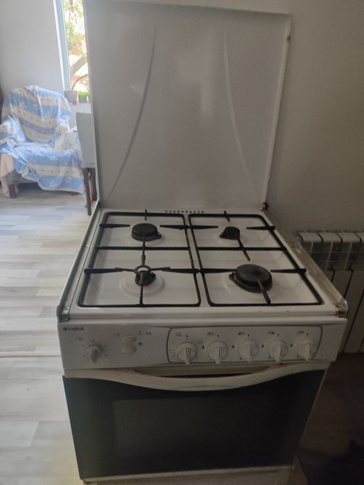 газ плита Индезит