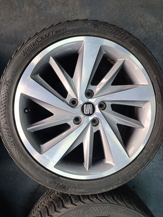 Jante originale Seat Leon ,anvelope iarna 225 40 18 Kumho dot 2022