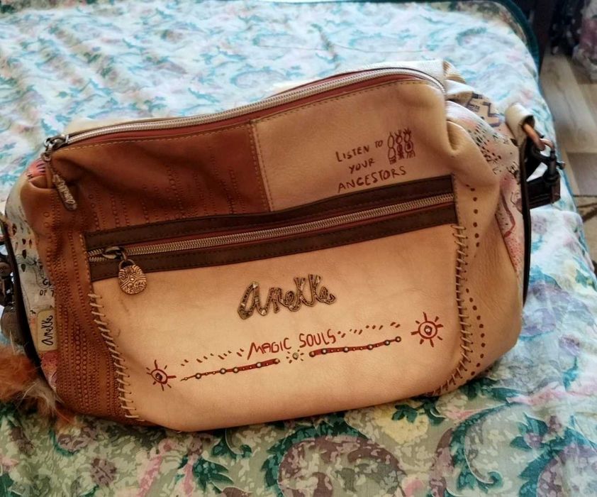 Продавам чанта Anekke