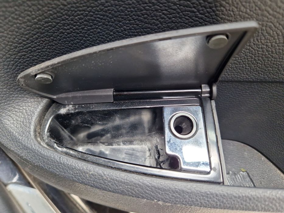 Scrumiera usa dreapta spate Volkswagen Jetta 3 (1K2) [Fabr 2005-2010]