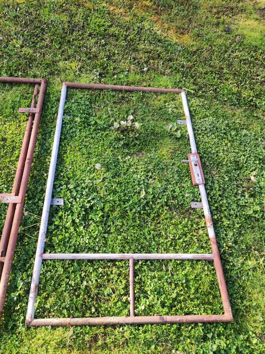 Set Porti Fier + 6 stalpi
- Structurá Solidá