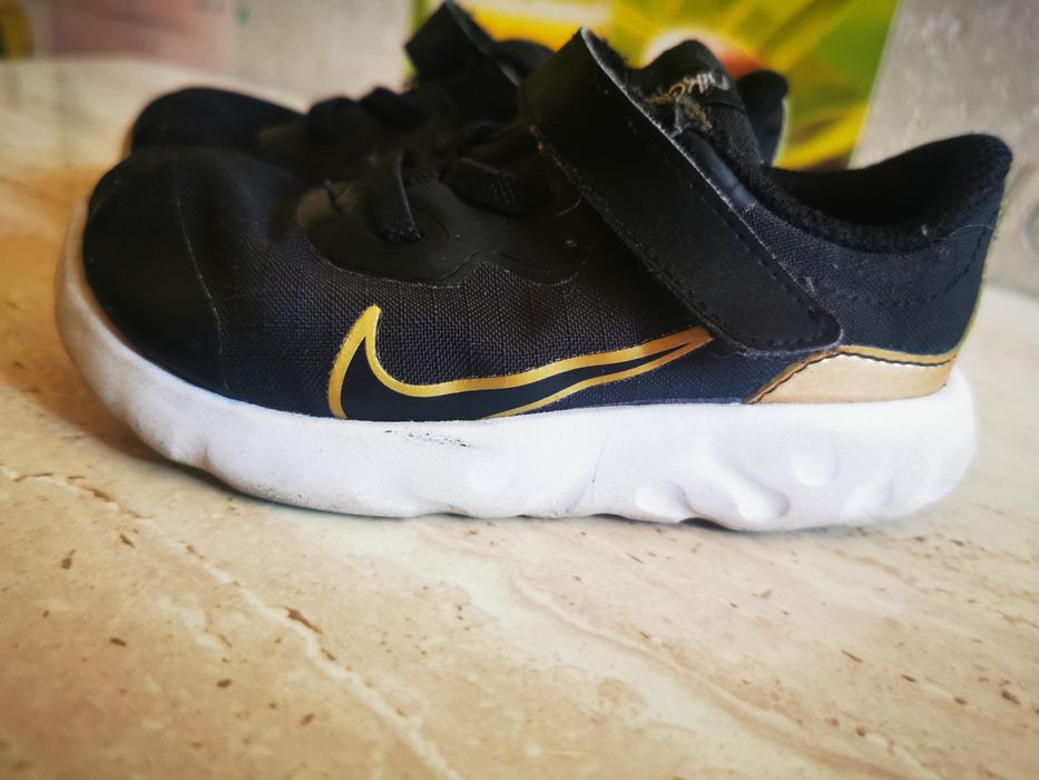 Sandale, pantofi, adidași