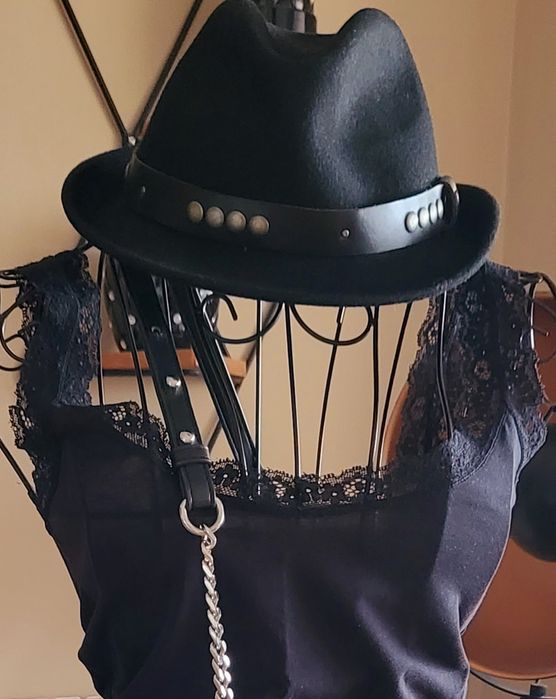 Шапка Guess вълна М/Л размер