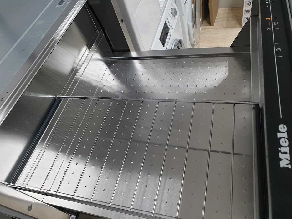 Miele Подгряващо Чекмедже с Дръжка за Вграждане в Кухня 29cm