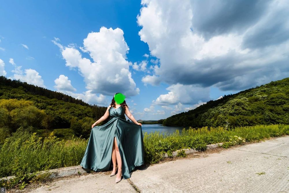 Продавам бална рокла един път е носен размера е L,XL