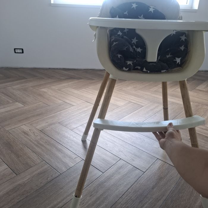 Scaun de masa bebe