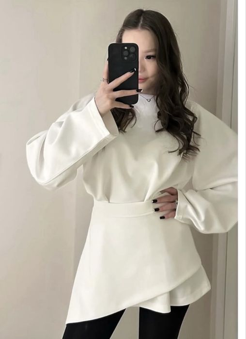 Белая кофта.     .