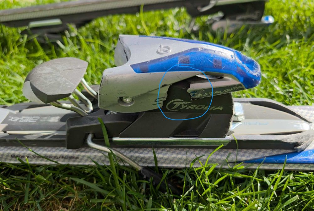 Vand schi/ski HEAD 163cm la pret de inchiriere 2-3 zile in Poiana :)