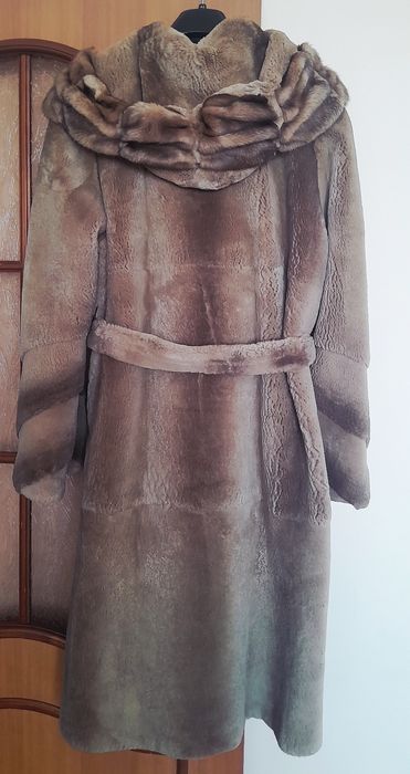 Продается удлиненная шуба (стриженный бобёр)