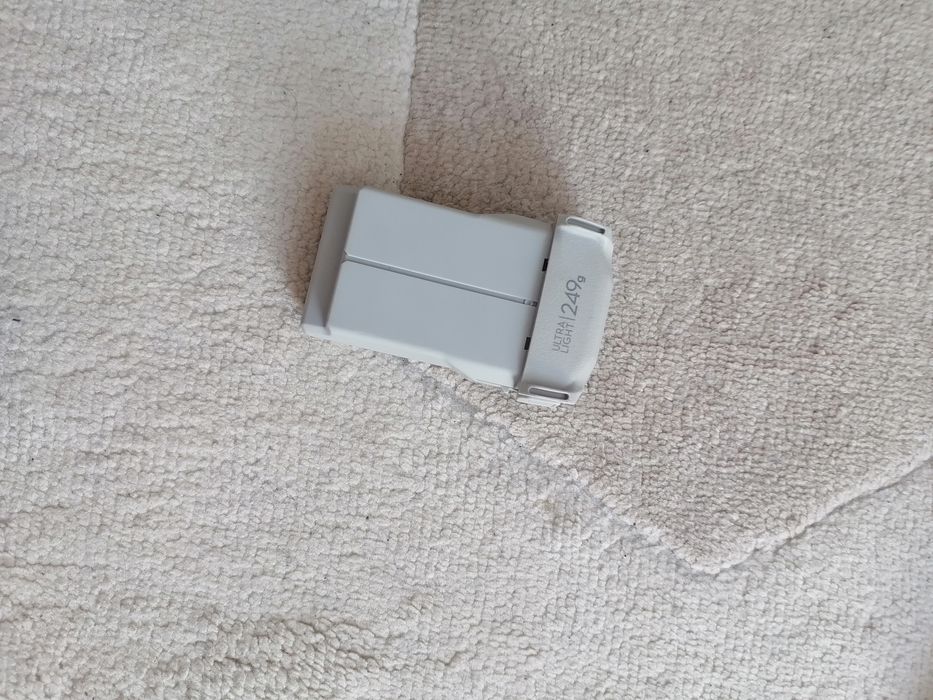 DJI Mini 3 - Ca Nouă (Doar 8 încărcări), 2 baterii+ hub de incarcare