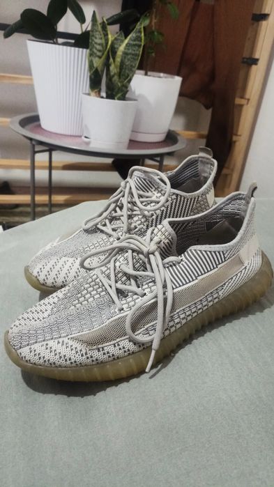 Кроссовки в стиле Yeezy Boost 350 V2