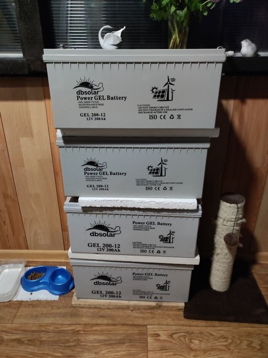 De vânzare 4 acumulatori gel 12v, 200Ah,  pt sistem fotovoltaic.
