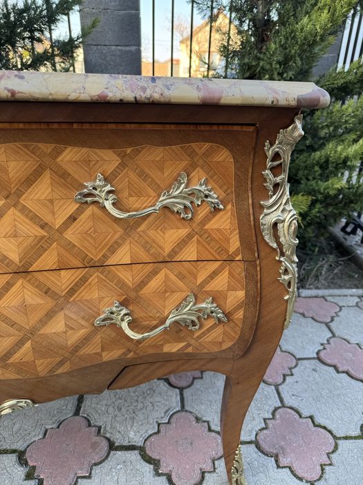Comoda din lemn cu intarsii, ornamente bronz si blat marmura