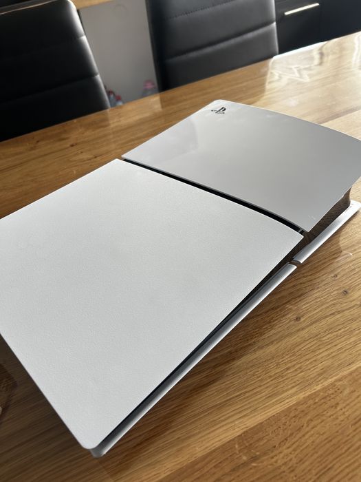 Vând PlayStation 5 Digital Edition