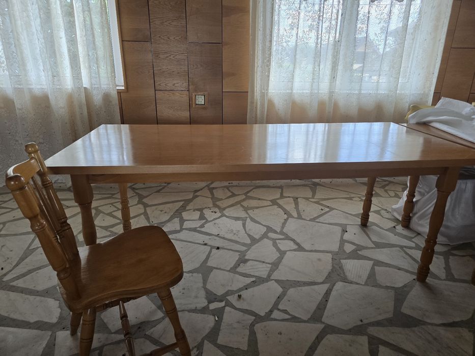 Vand 6 mese si 23 de scaune lemn