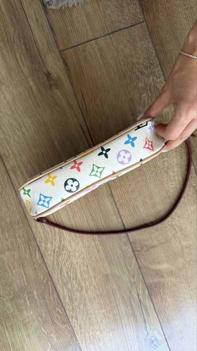 Geanta umar Louis vuitton
