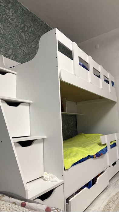 Продам двухярусную кровать