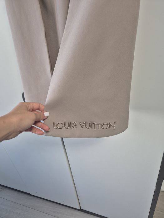 Елегантна бежова рокля