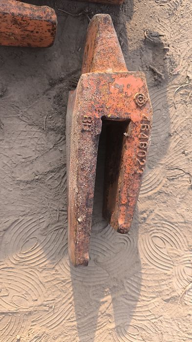 Продаются зубья на ковши экскаватора