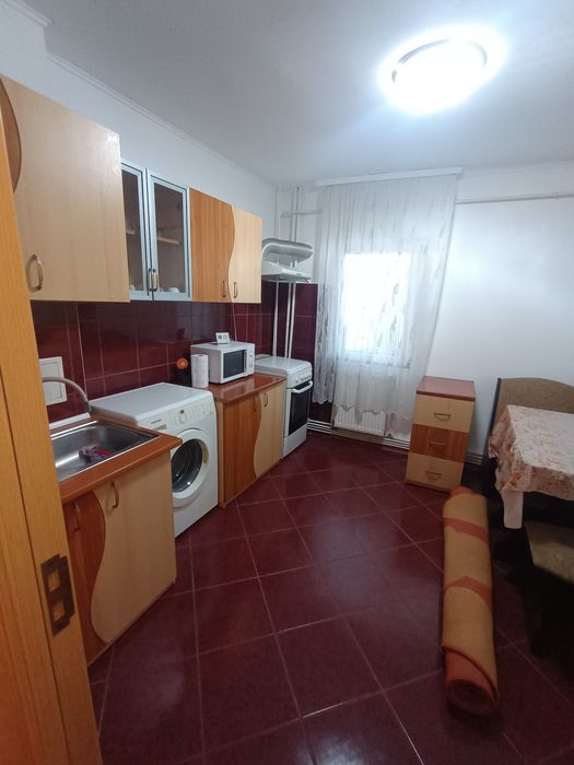 Apartament 2 camere 53 mp, semidecomandat,et 1,Str Împărat Traian (in spatele scolii 11)