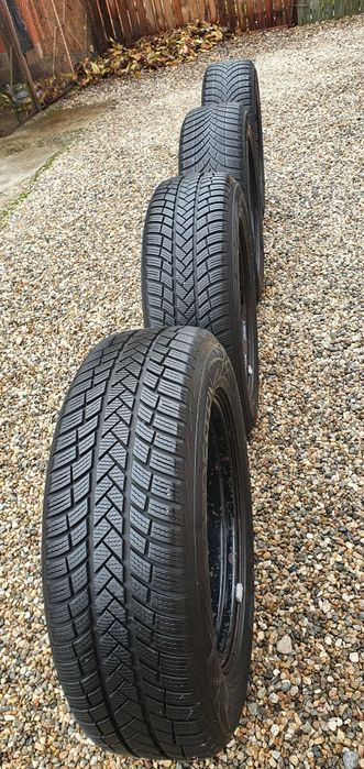 Jante din otel originale vw pe 17.cu gume de iarna .