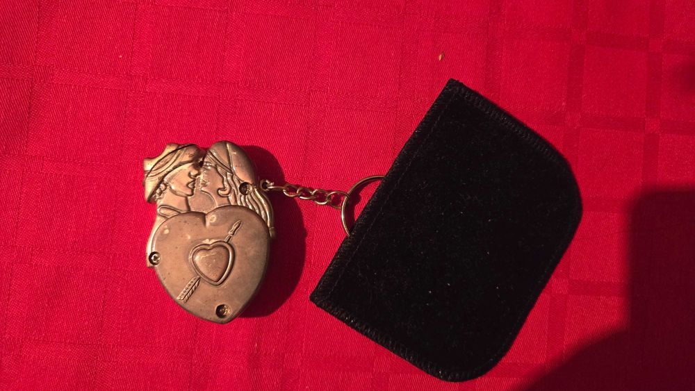 Bricheta vintage de tip squeeze