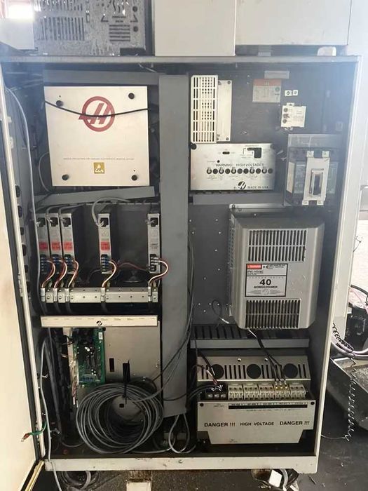 Haas DT-1 е вертикален CNC обработващ център