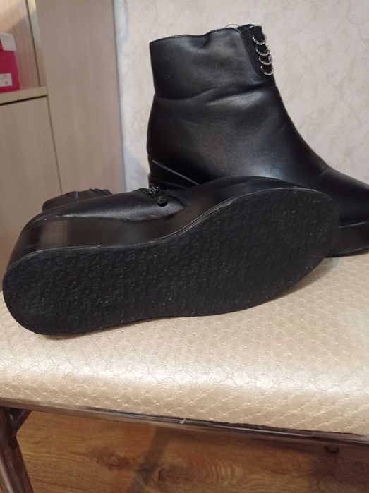 Продам женскую обувь