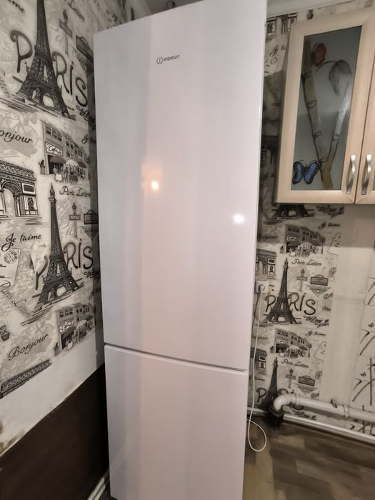 Холодильник Индезит продам