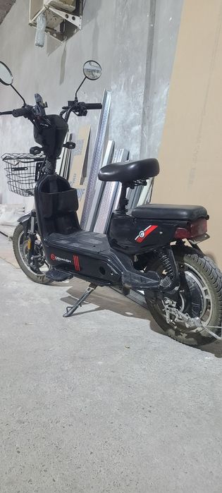 Skuter 2 999 ming.