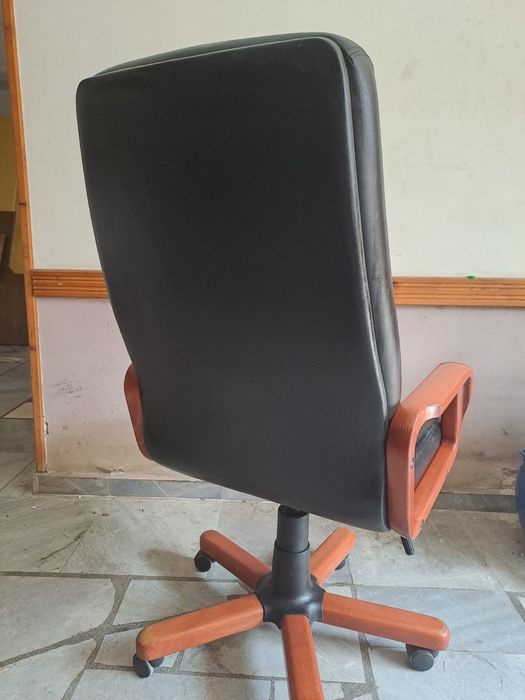 Голям офис стол еко кожа