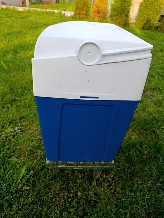 Хладилна чанта на 12 и 220 волта