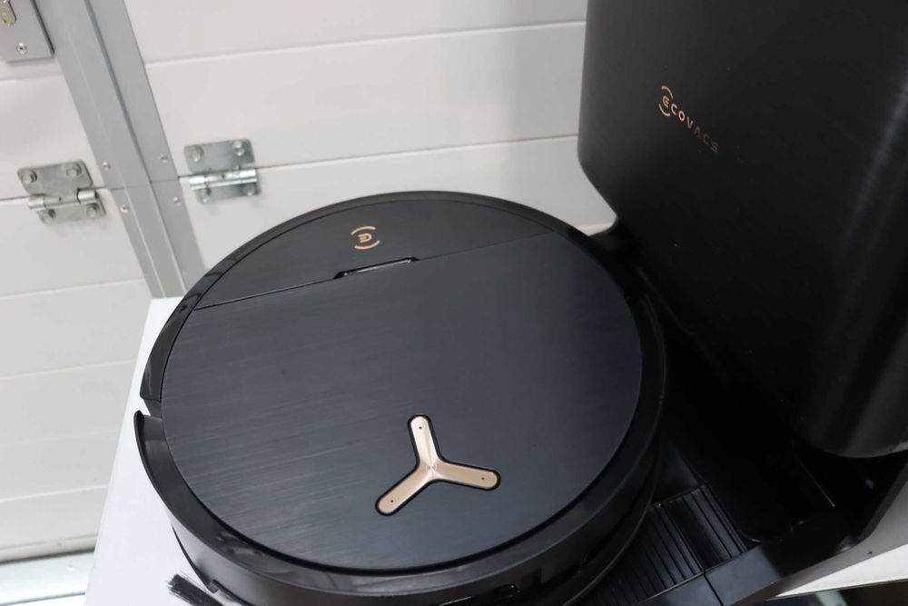 ECOVACS DEEBOT X9 PRO Omni робот прахосмукачка с функция за моп, 16 600 Pa, OZMO валяк, ZeroTangle 3.0, TruEdge 2.0, измиване с гореща вода, сушене