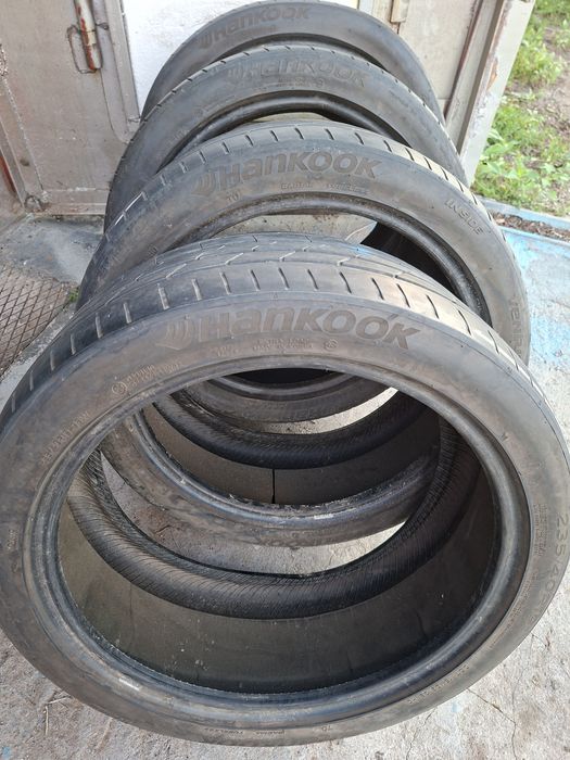 Продам шины. 235/40/19 ханкук.
