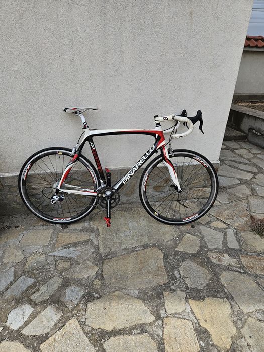 Шосеен карбонов велосипед PINARELLO